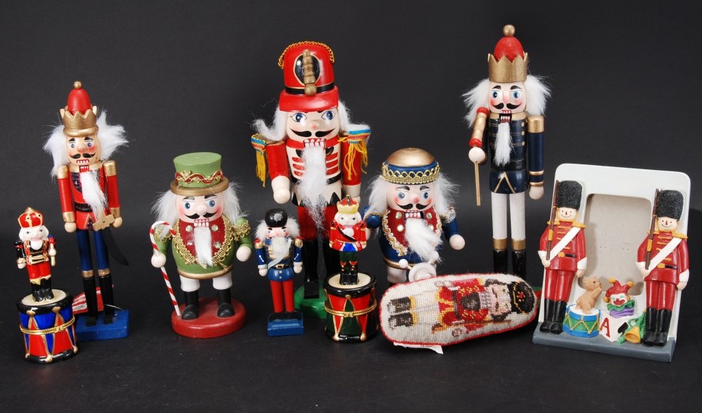 Five Nutcrackers, Nutcracker Boxes, Picture Frame (1 of 3)