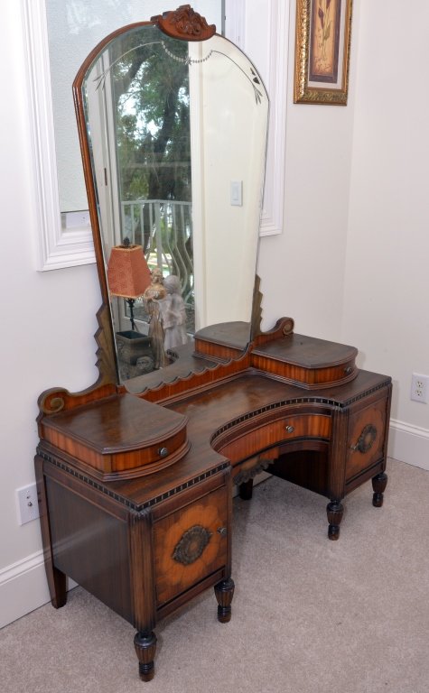 Vintage Vanity (1 of 5)