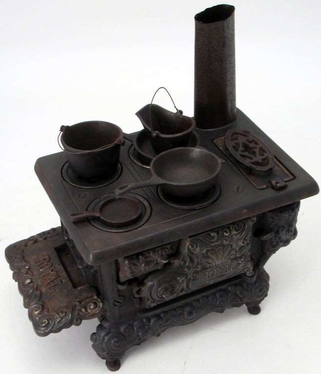 Vintage Cast Iron Toy Stove (1 of 5)