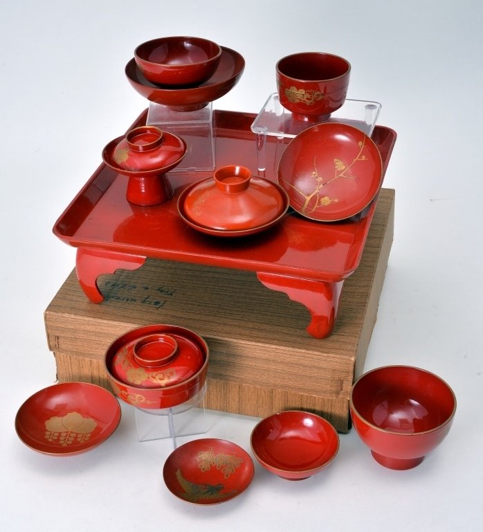 Red Lacquer Japanese Saki Set w/Stand (1 of 4)