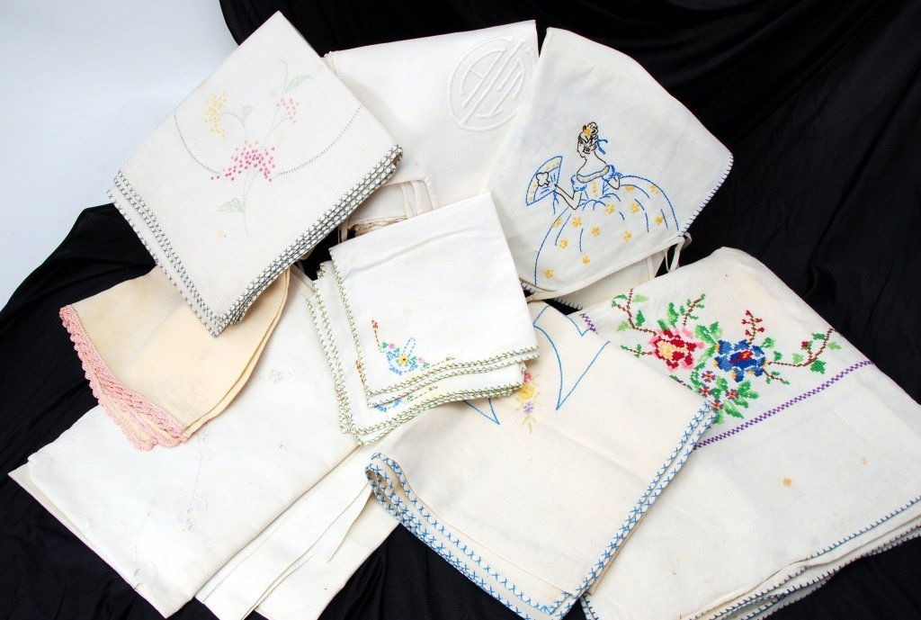 Vintage Tablecloth, Card Table Covers & Napkins (1 of 7)