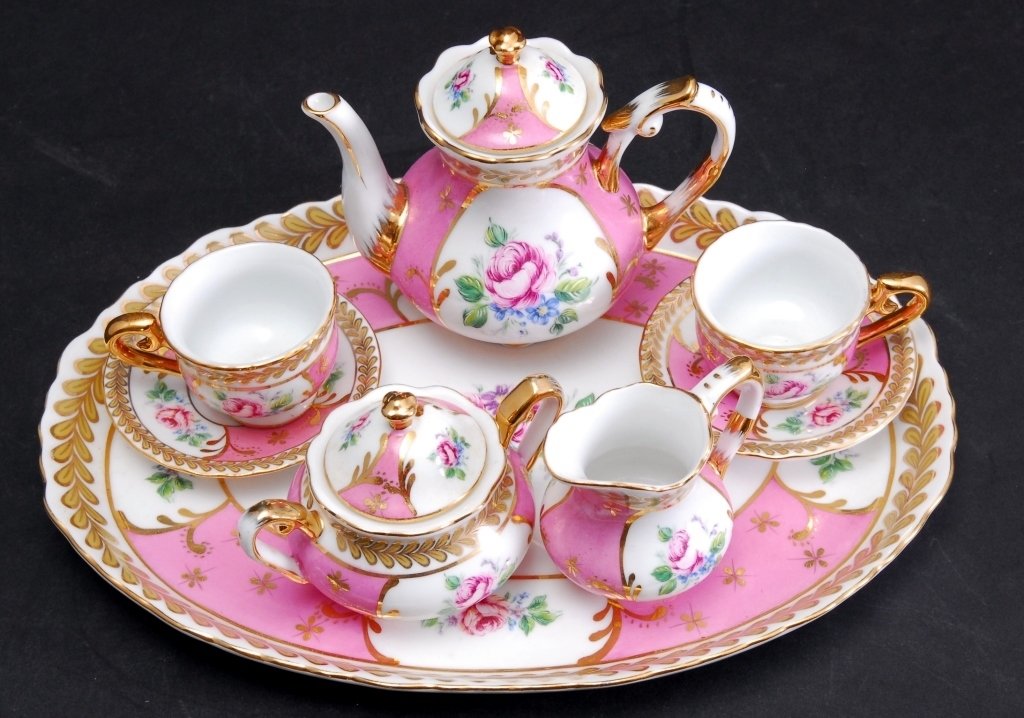 Miniature Tea Set on Tray w/2 Cups & Saucers (1 of 3)