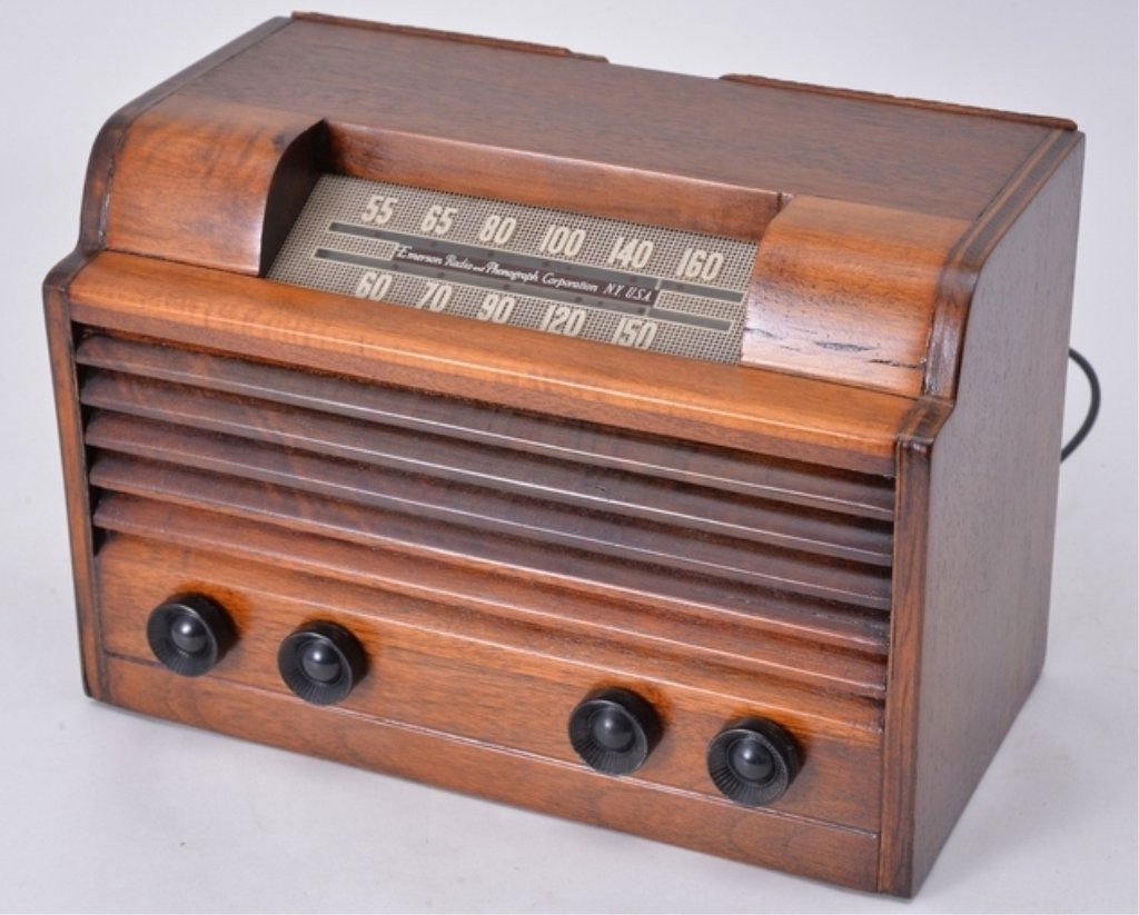 Emerson Table Radio Model 550 (1 of 3)