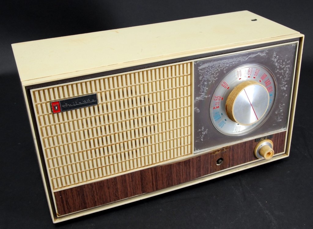 Juliette Table Radio Model 602 (1 of 3)