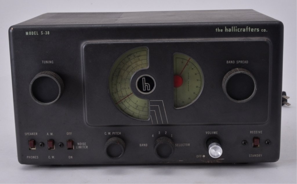 Hallicrafters Shortwave Table Radio Model S-38 (1 of 4)