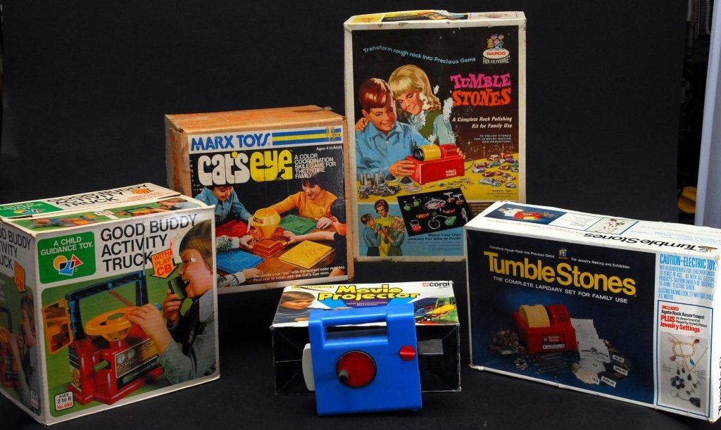Vintage Children's Games, Movie Projector & More (1 of 5)