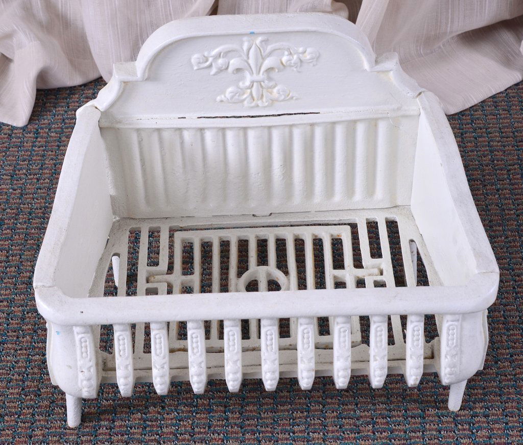 Vintage Cast Iron #20 Fire Grate (1 of 2)