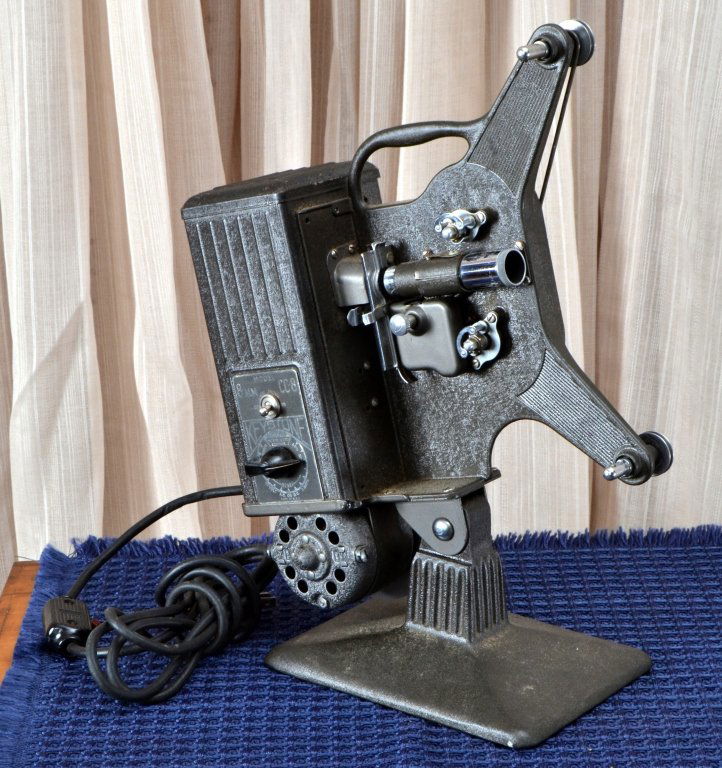 Vintage Keystone 8mm Model CC8 Projector (1 of 5)