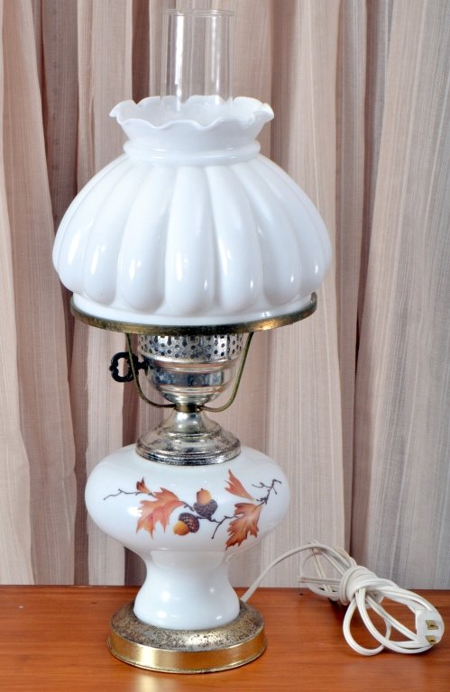 Vintage Milkglass Electric Lamp (1 of 3)