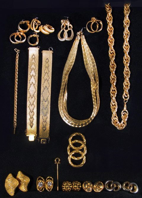 Gold Costume Jewelry (1 of 7)