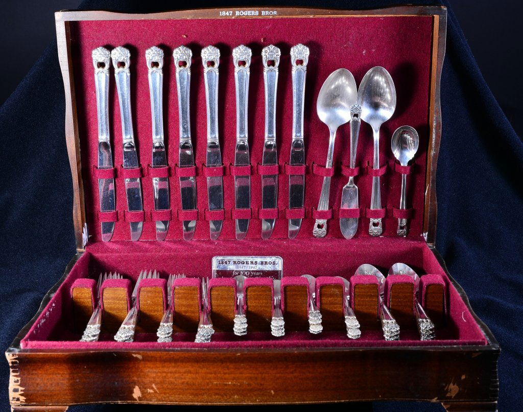 52 Pcs. Rogers Eternally Yours Silverplate Flatware (1 of 7)