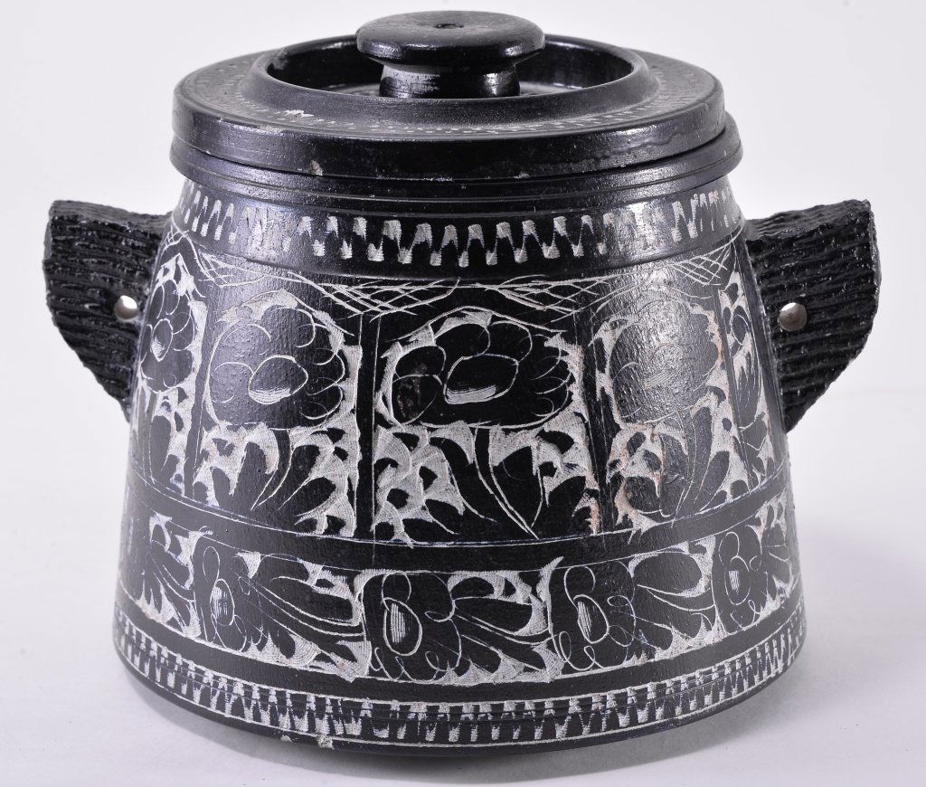 African Stoneware Decorated Pot & Lid (1 of 3)