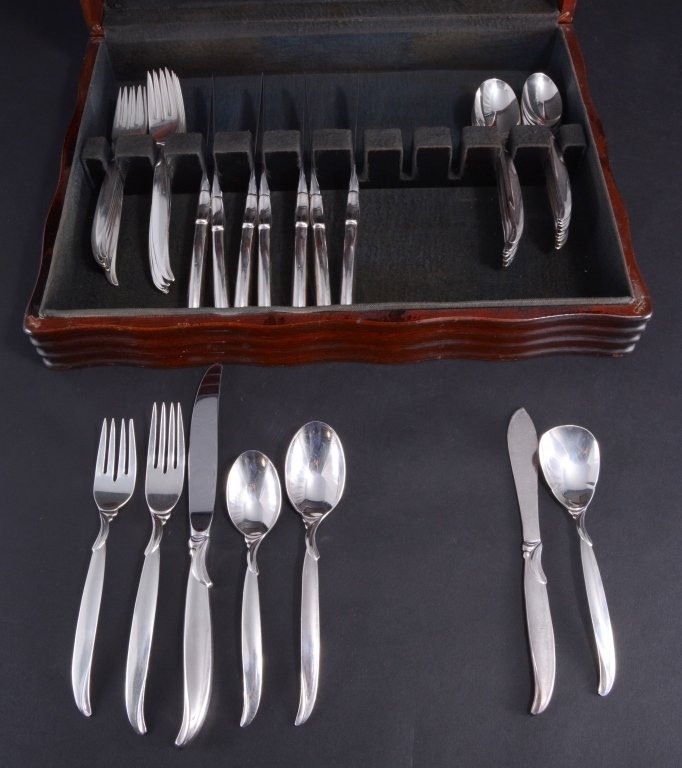 43 Pc. Rogers "Flair" IS Silverplate Flatware (1 of 4)