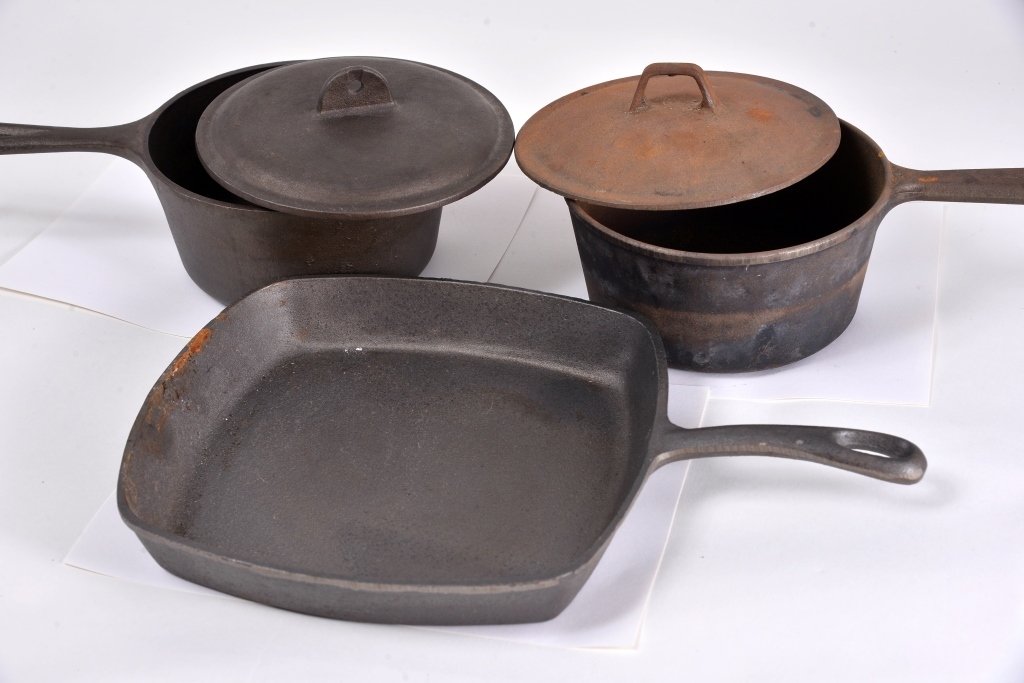 Cast Iron Covered Sauce/Stew Pots and Skillet (1 of 1)