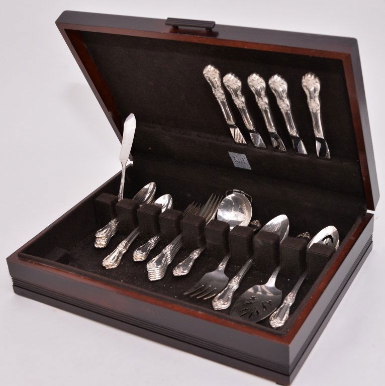 30 Pieces Silverplate Rogers Vanessa 1968 Flatware (1 of 3)