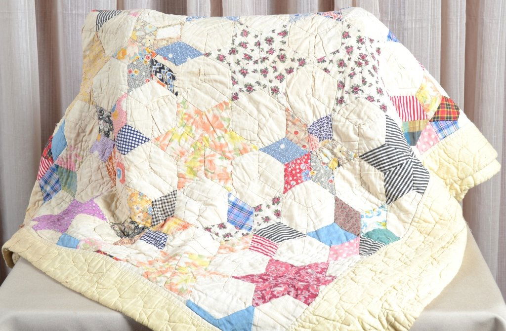 Vintage Handmade Star Quilt (1 of 2)