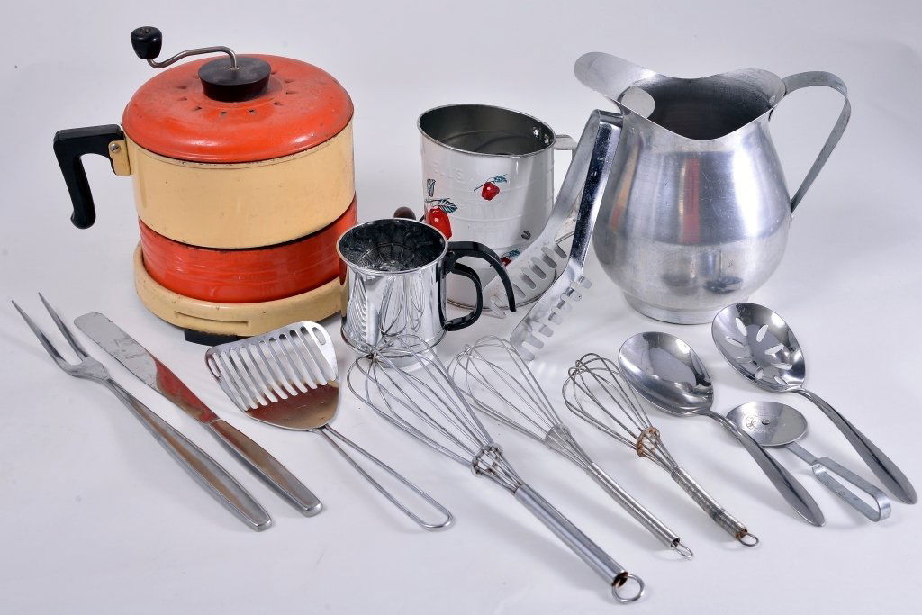 Vintage Popcorn Popper, Utensils, Pitcher Plus (1 of 1)