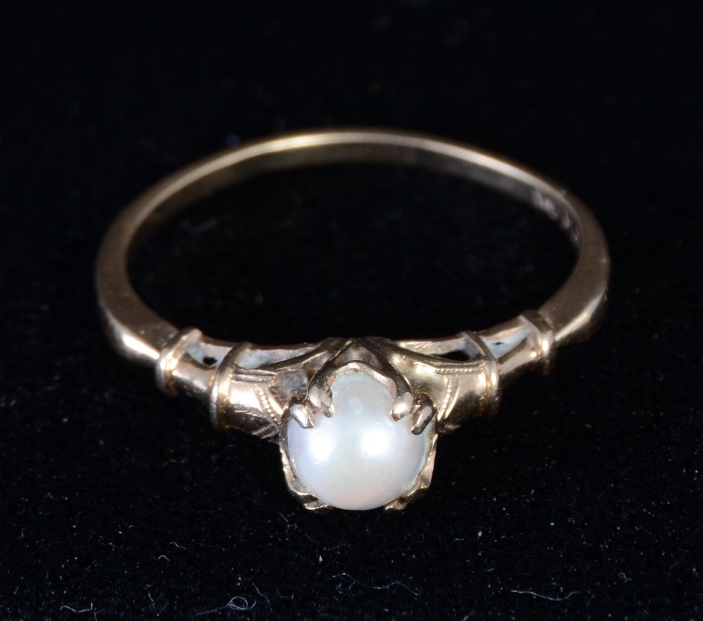 10K Gold & Pearl Ring (1 of 3)
