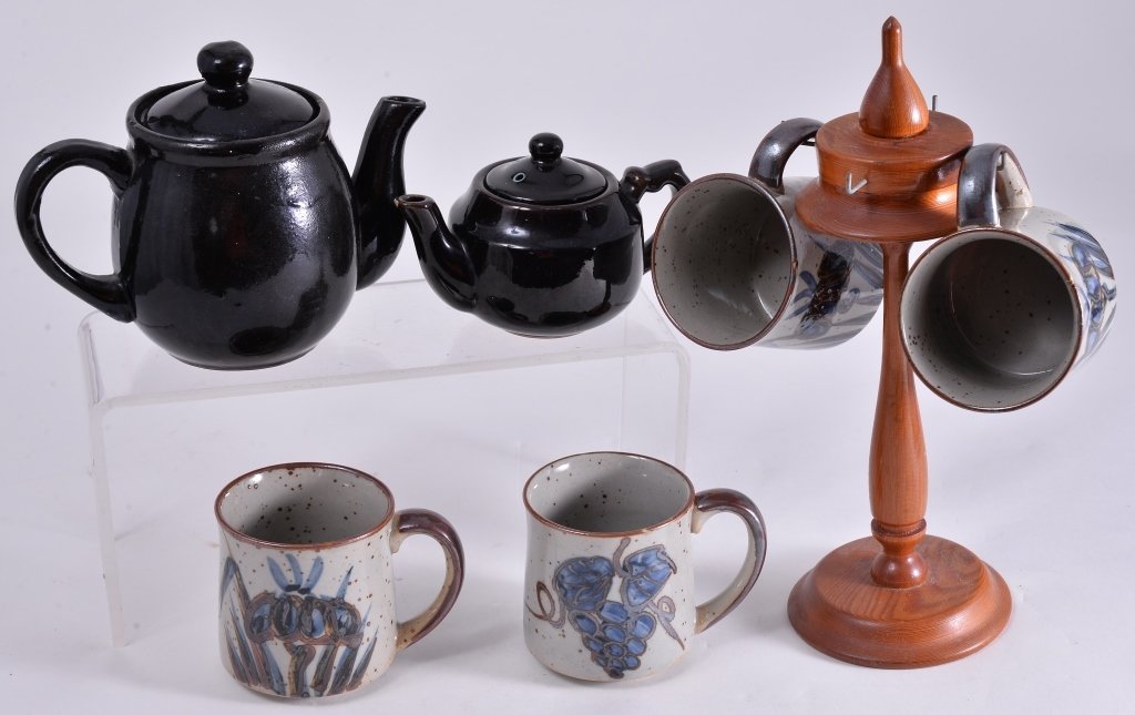 Ceramic Teapots, Mugs & Mug Tree (1 of 2)