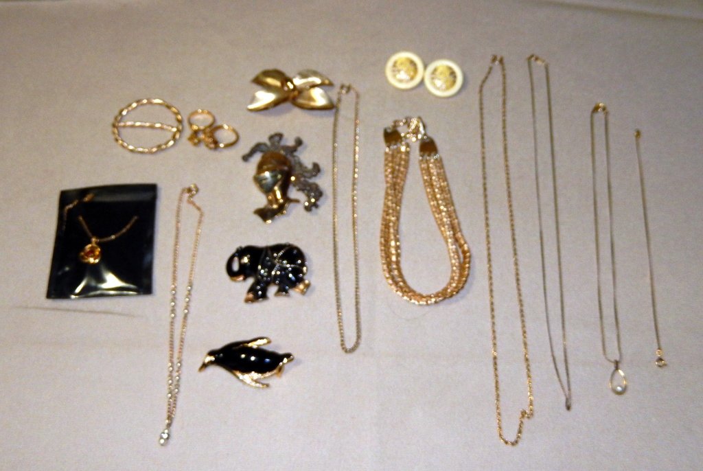 Gold Tone Plus Estate Costume Jewelry (1 of 5)