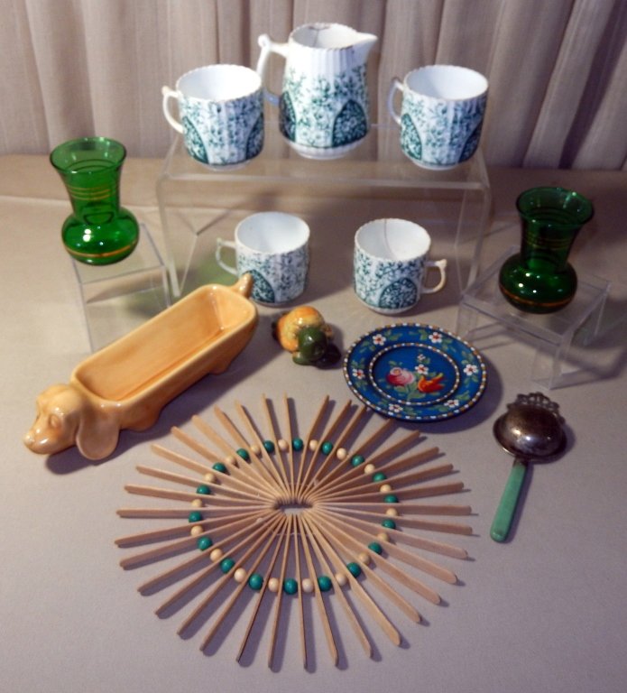 English Green Ceramics & Glass Plus Kitchen Items (1 of 4)