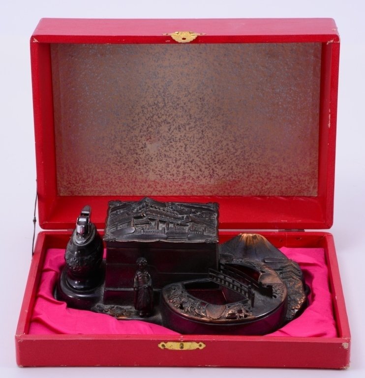 Oriental Vintage Smoking Set in Presentation Box (1 of 3)