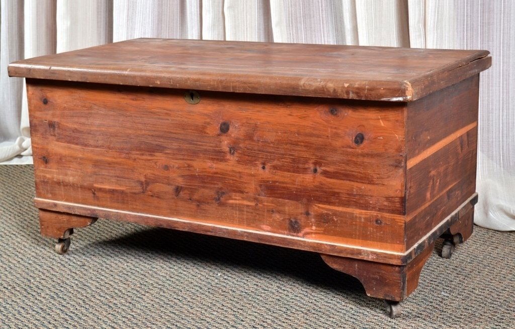 Lift Top Cedar Chest on Castors (1 of 3)