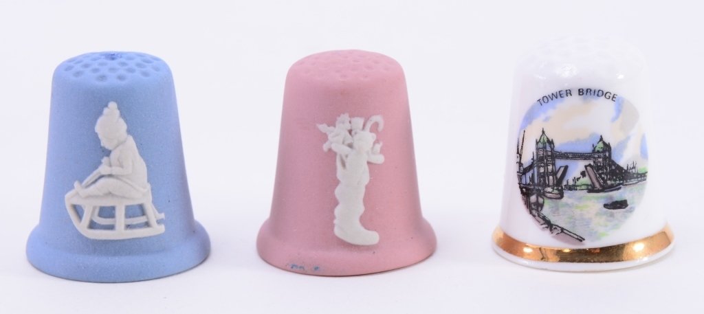Collectible Wedgwood & Finsbury Thimbles: Two boxed Wedgwood thimbles & one Finsbury fine bone china, English.