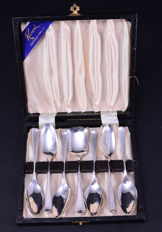 English Raimond Silverplate Flatware Fruit Set (1 of 2)