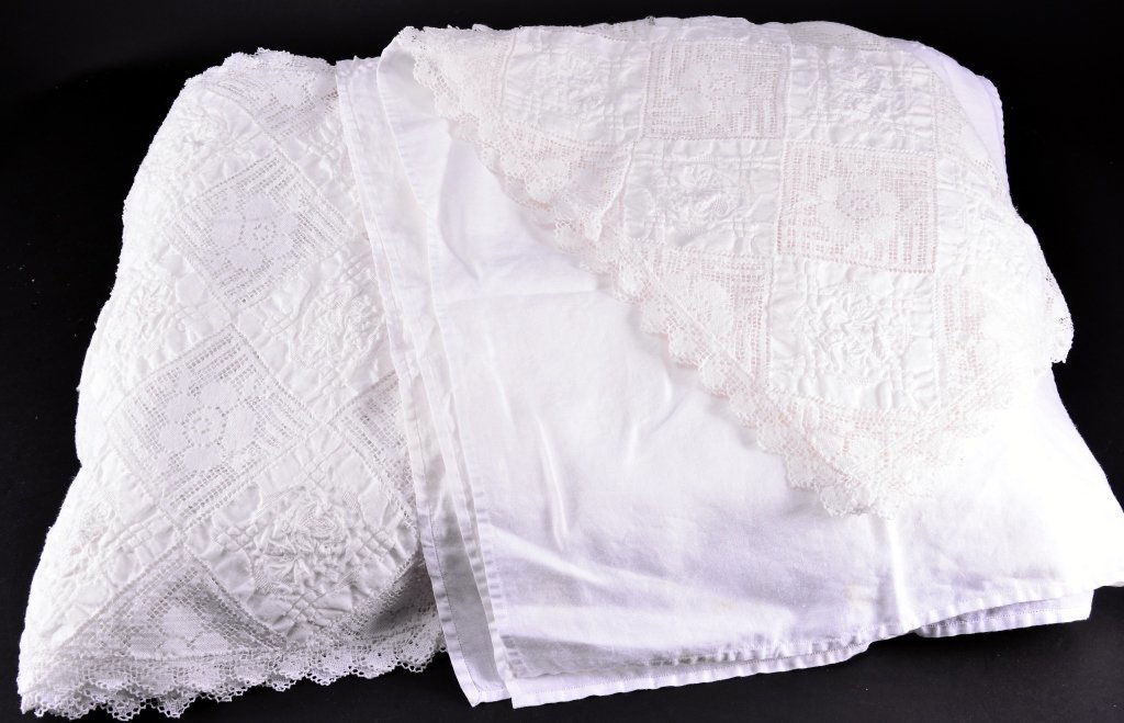 White Applique & Lace Estate Linens: Tablerunner, eight placemats, nine napkins.