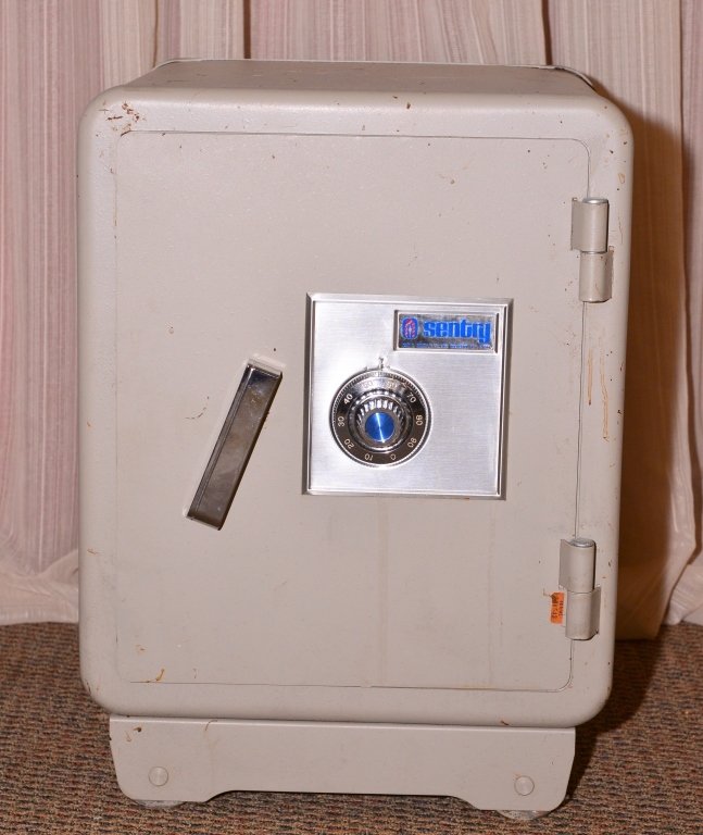 Sentry Floor Safe (1 of 4)