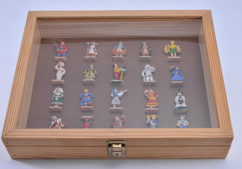 20 Composite Worldwide Miniature Figures (1 of 6)