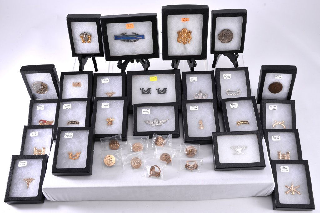24 Military Insignia Lapel Pins and Coins (1 of 6)