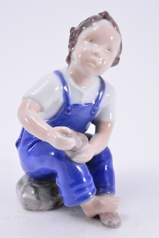 Bing & Grondahl Help Me Mum 2275: 5.25" tall.