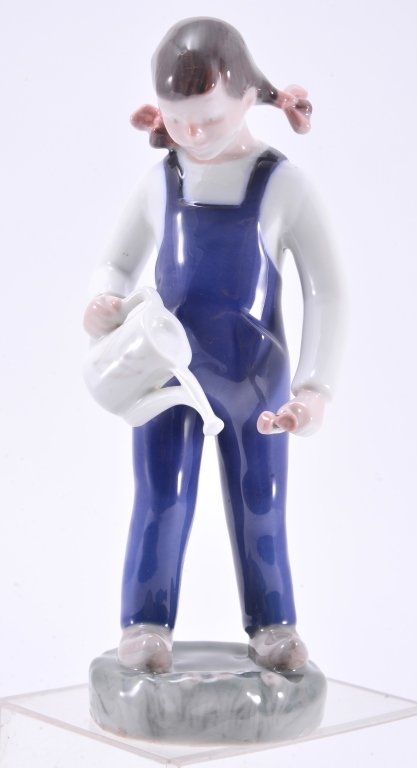 Bing & Grondahl The Gardner 2326: 7 5/8" tall.