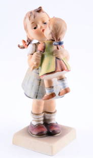 Hummel Kiss Me 311, TMK 4: Old style, 6 1/4".