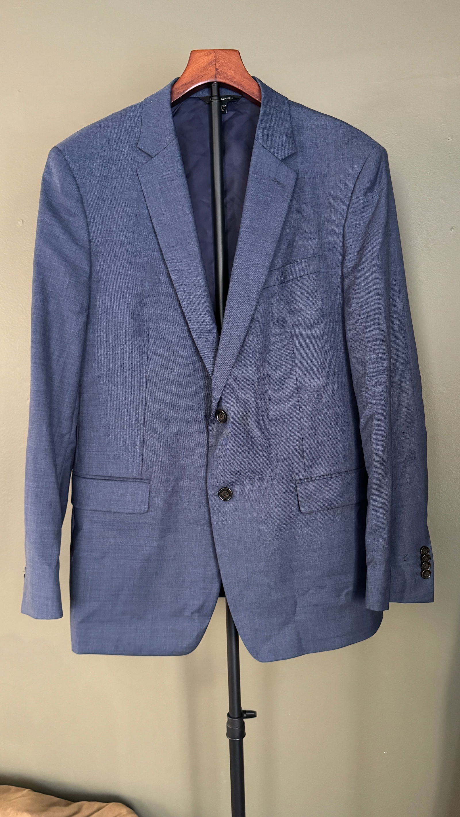 Banana Republic Slim Fit Wool Sport Coat, Marzotto Tessuto Fabric, Size 44R (1 of 3)