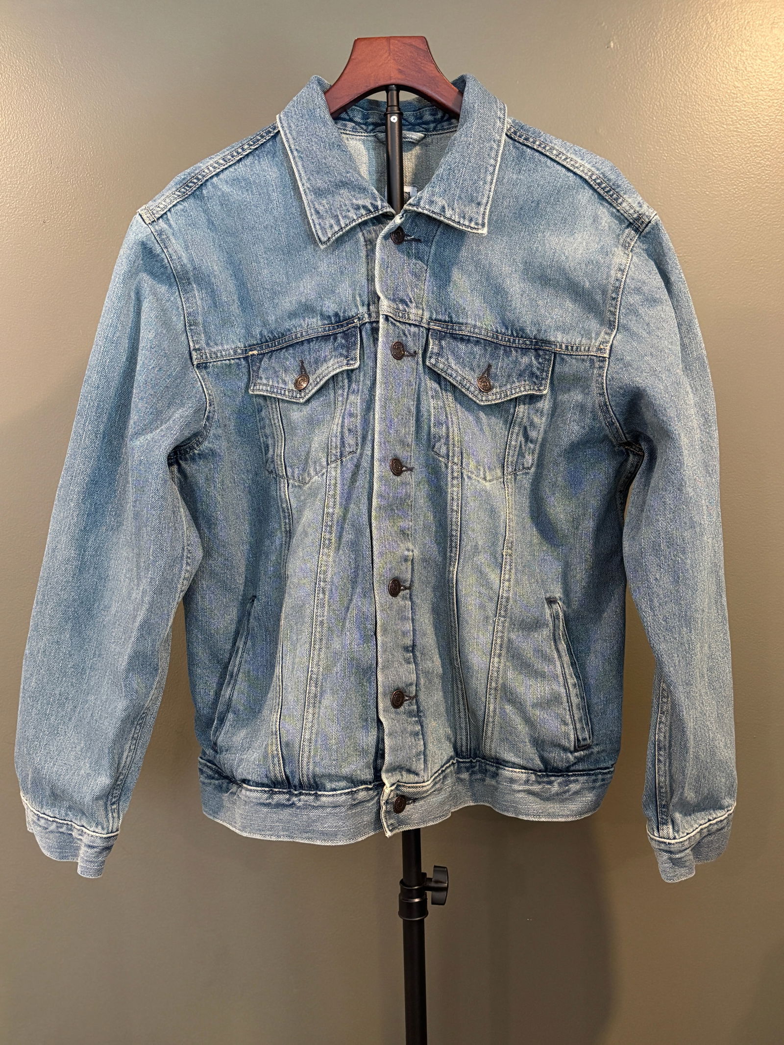 Gap Jeans 1969 Light-Wash Denim Trucker Jacket, Y2K Era, Size XL: Early-2000s denim jacket from Gap Jeans 1969. Cut in a classic trucker silhouette with button-front closure, pointed collar, chest flap pockets, and side hand pockets. Light-wash denim with soft fadin