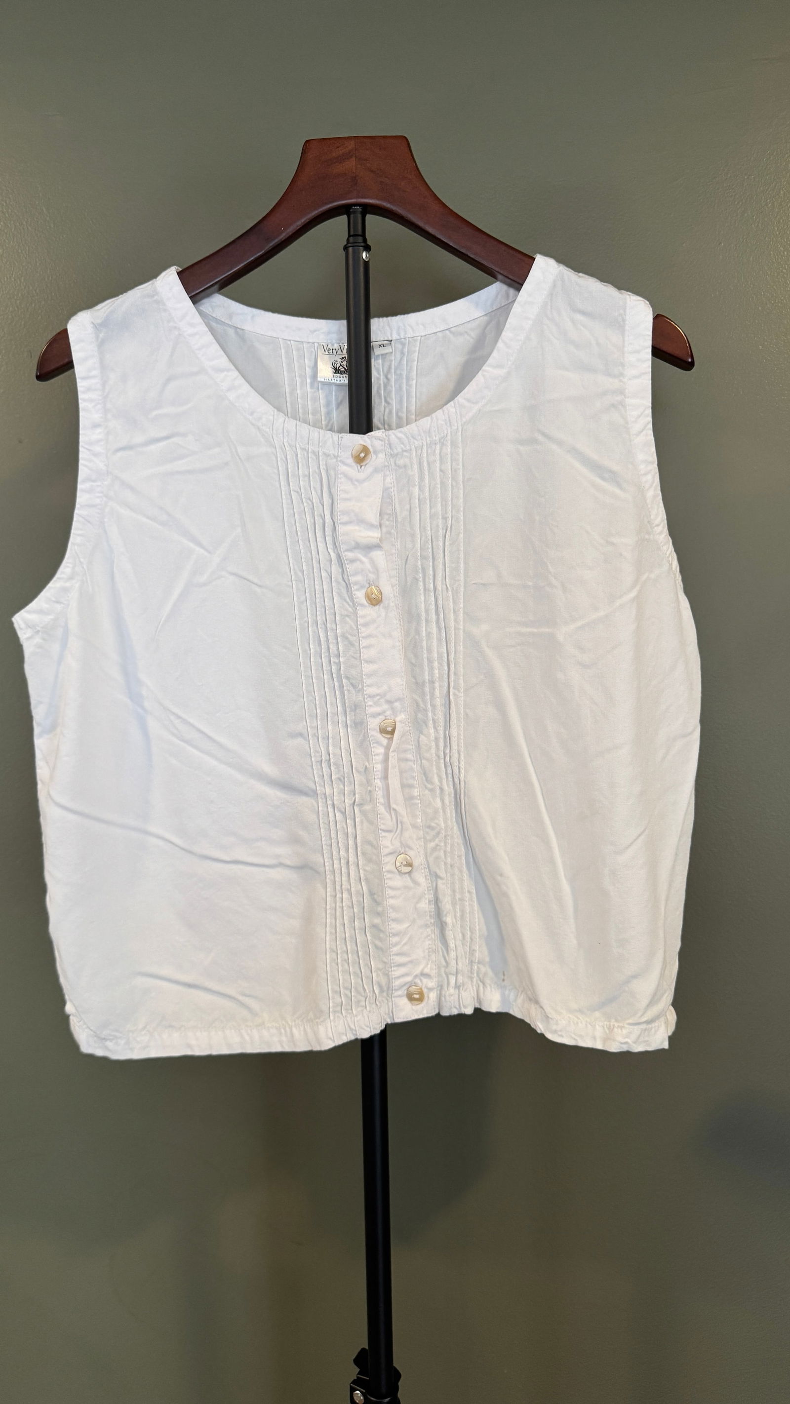 Very Vinyard White Pintucked Cotton Sleeveless Top (1 of 3)