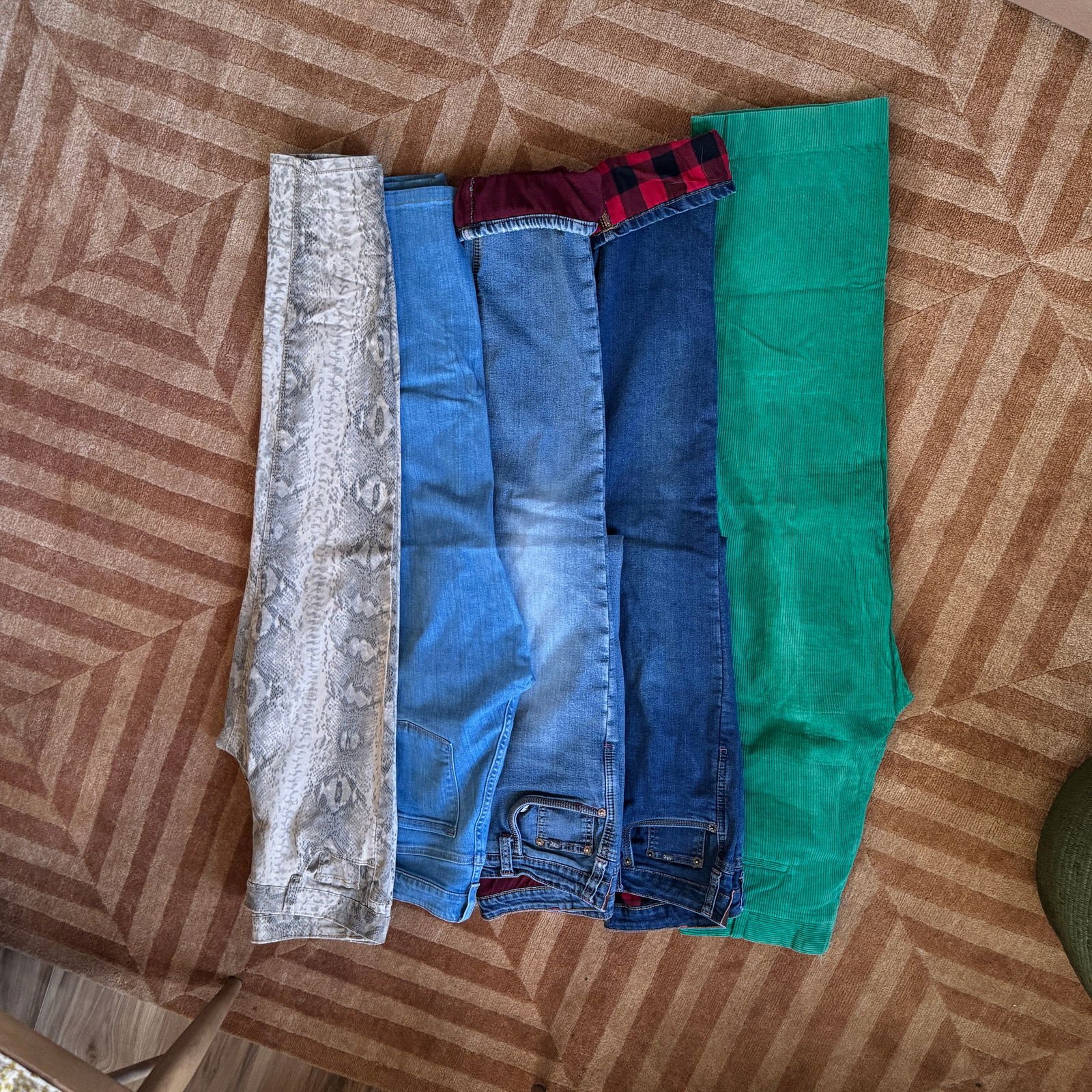 Varried Lot of Playful and Functional Women's Pants & Jeans (5 Pairs): A vibrant grouping of five women's pants showcasing a playful blend of classic blue denim, rich corduroy texture, and an eye-catching patterned pair. The assortment balances timeless casual staples wi