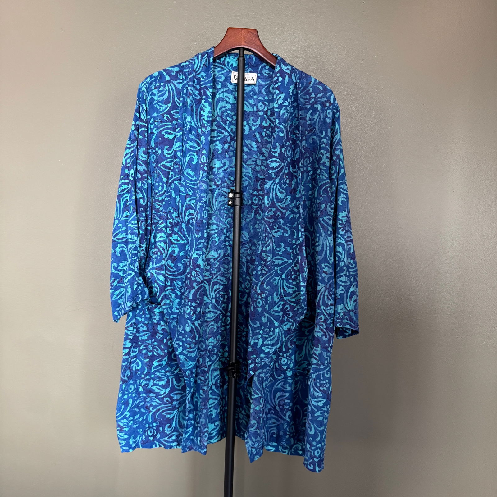 Red Threads Blue Botanical Print Open-Front Tunic: Flowing women's open-front jacket or tunic by Red Threads, featuring a richly layered blue palette with an allover botanical-inspired print. Designed with a relaxed drape and lightweight fabric, this