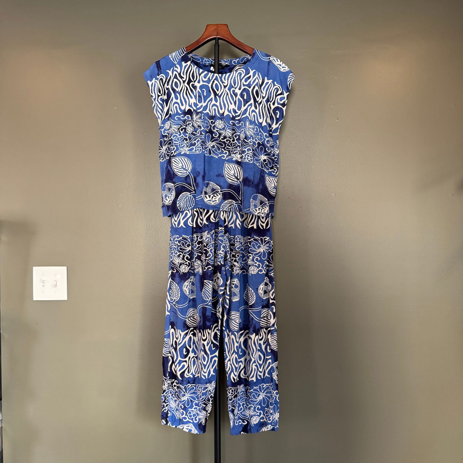 Island Art Coordinated Two-Piece Set (1 of 4)