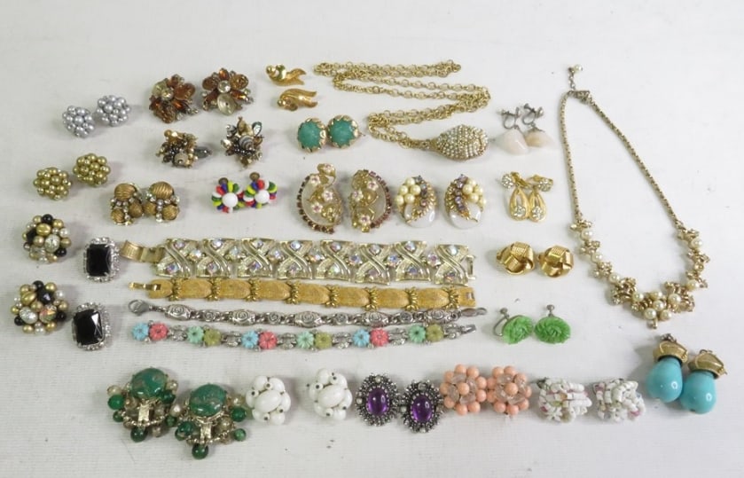 Vintage Mid-Century Costume Jewelry Estate Lot: A charming collection of vintage costume jewelry featuring a mix of mid-century styles. This lot includes an array of clip-on earrings, statement bracelets, and elegant necklaces. Highlights include o