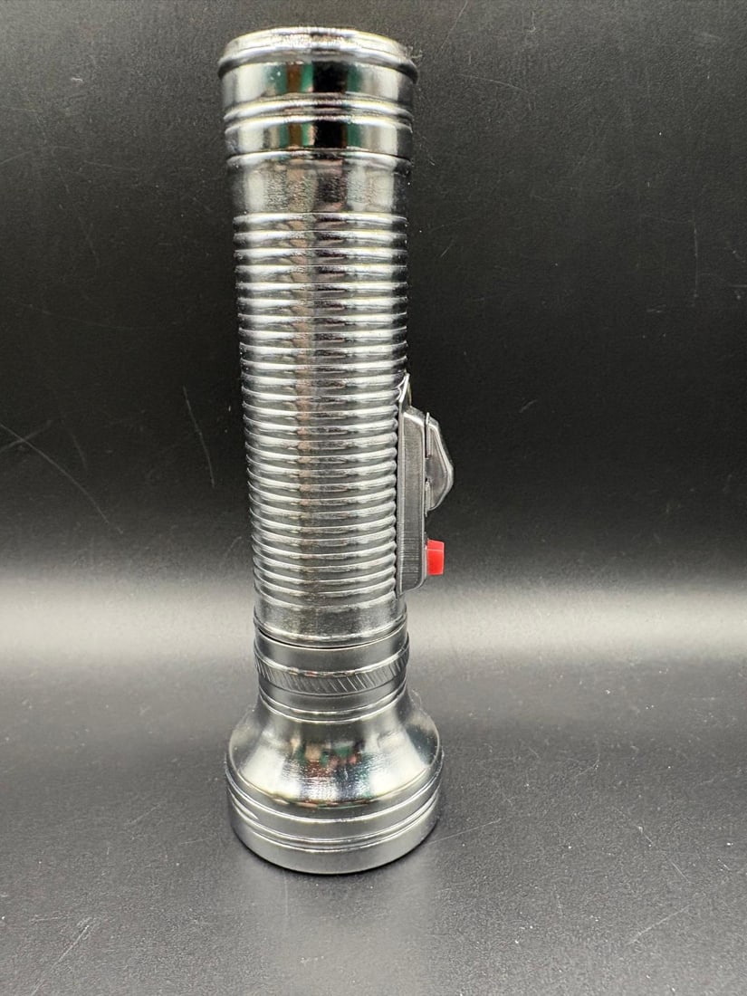 Vintage Metal Flashlight – Made in China (1 of 3)