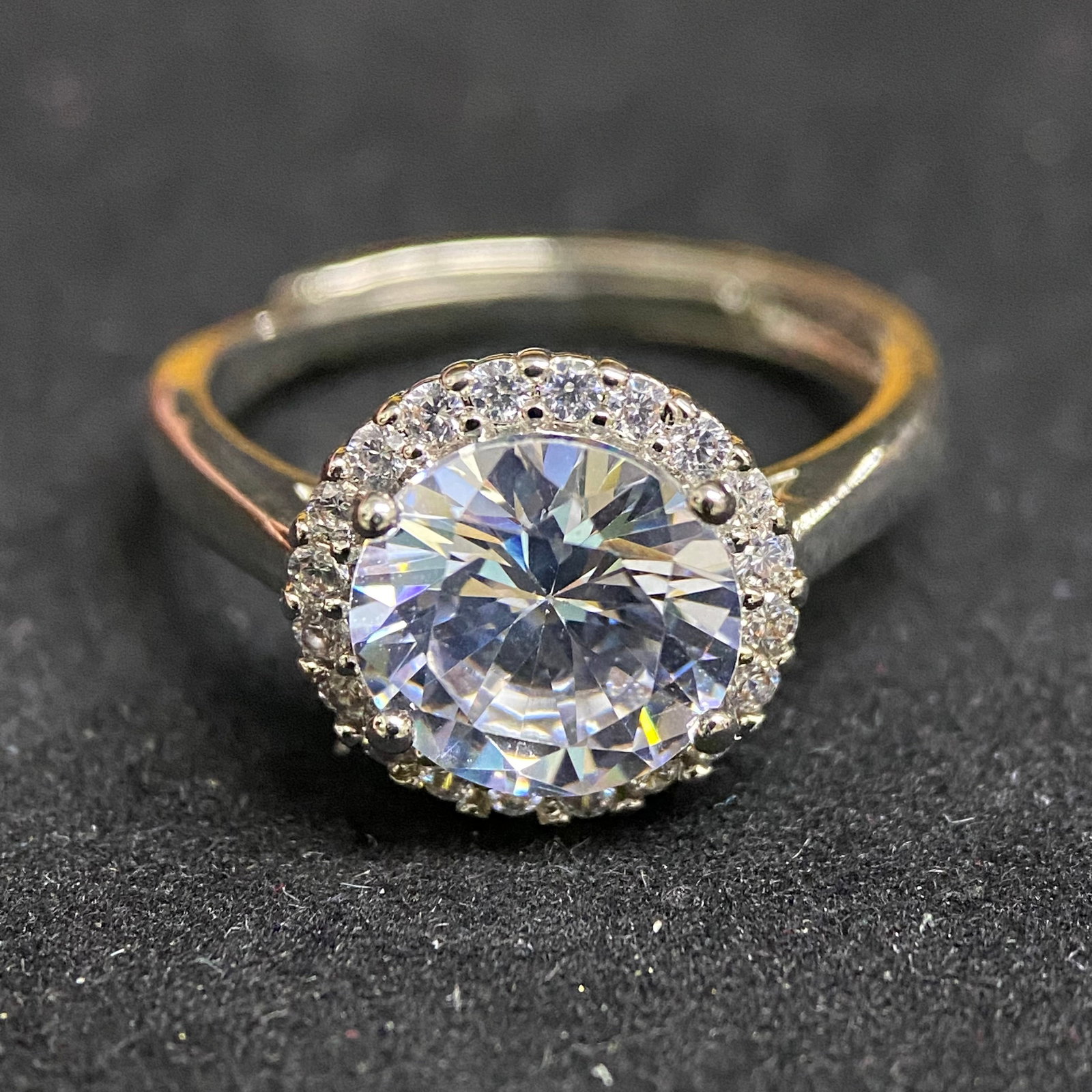 Round Brilliant Cut Halo Solitaire Ring: An elegant and eye-catching halo ring featuring a 2.0-carat round brilliant-cut center stone. The centerpiece is encircled by a meticulously set border of accent stones, designed to enhance the silhou