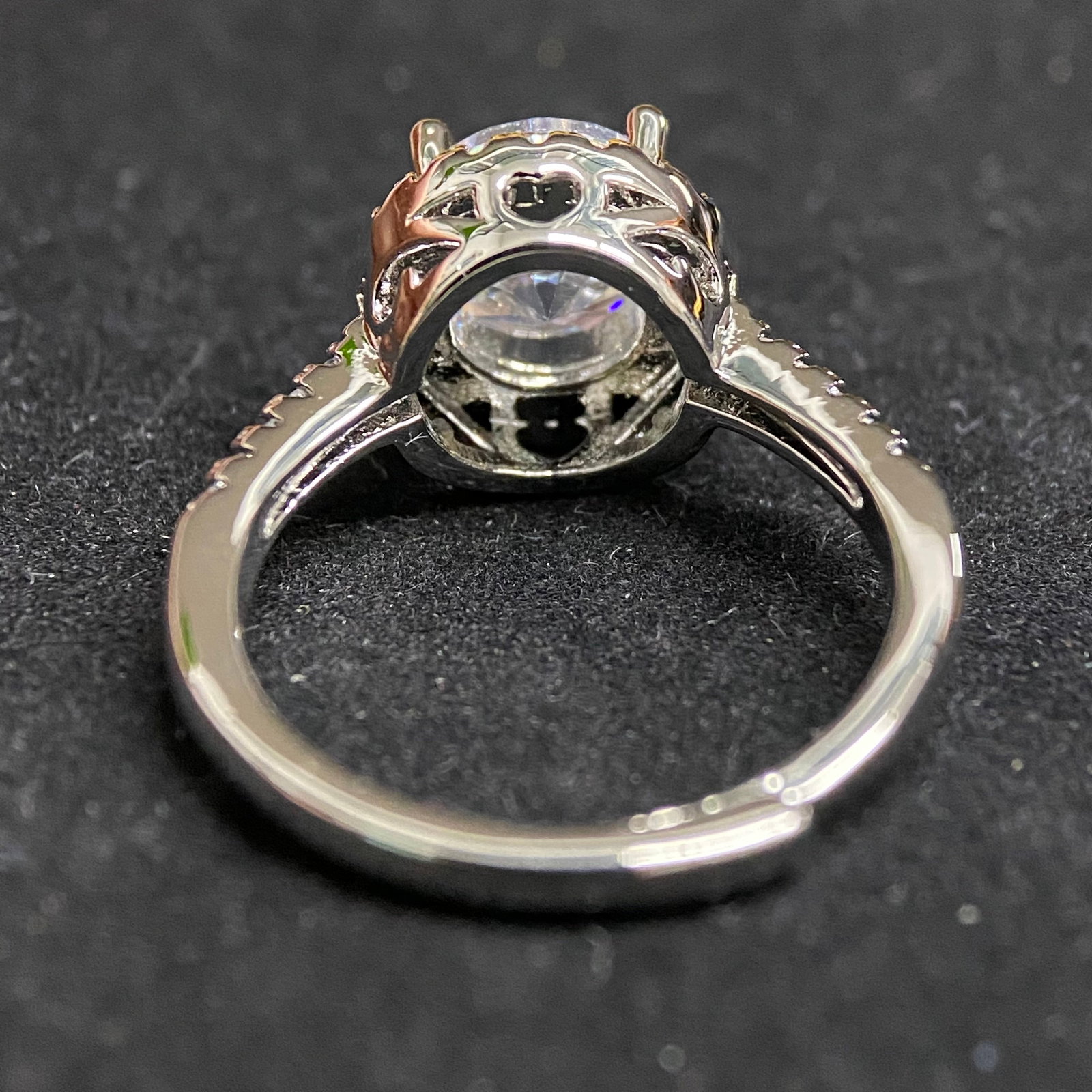 Round Brilliant Cut Solitaire Ring - 4