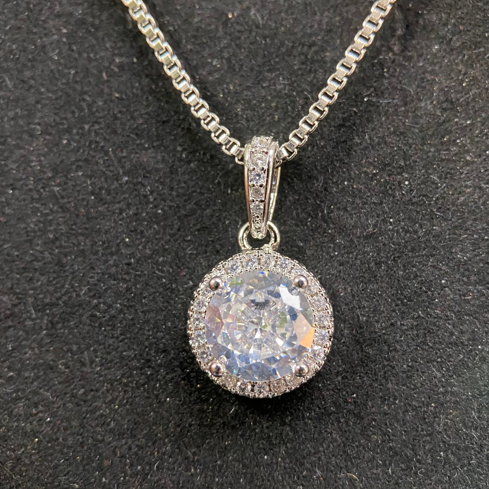 Moissanite Necklace – 1.0ct D Color, 6.5mm Round Brilliant – GRA Certified. Classic 4-Prong (1 of 4)