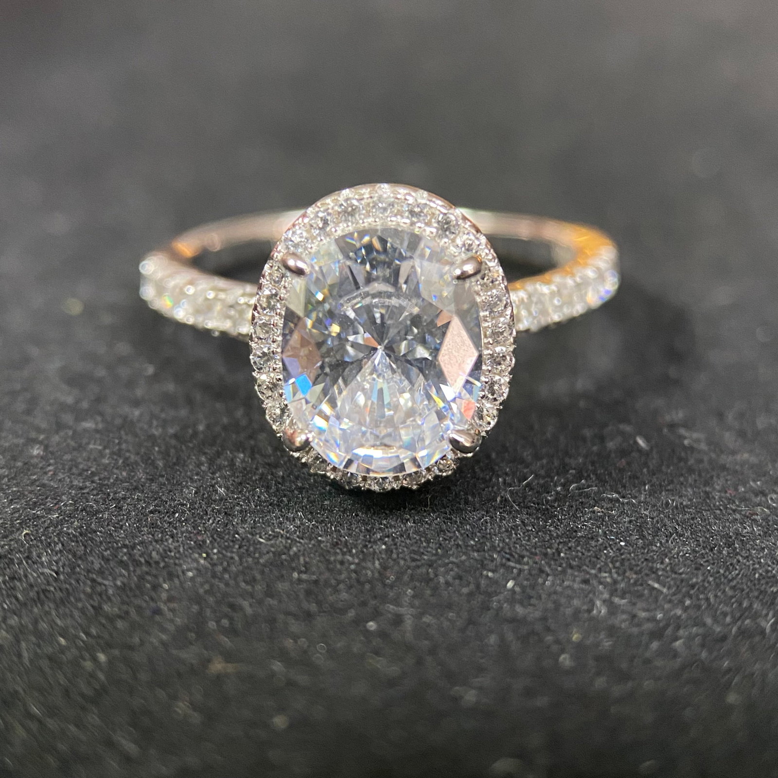 Moissanite Ring – 1.0ct D Color, 6.5mm Round Brilliant – GRA Certified. Classic 4-Prong: This timeless solitaire ring features a 1.0-carat round brilliant moissanite center stone, securely held by four high-polished prongs. The minimalist setting is designed to elevate the stone, allowing