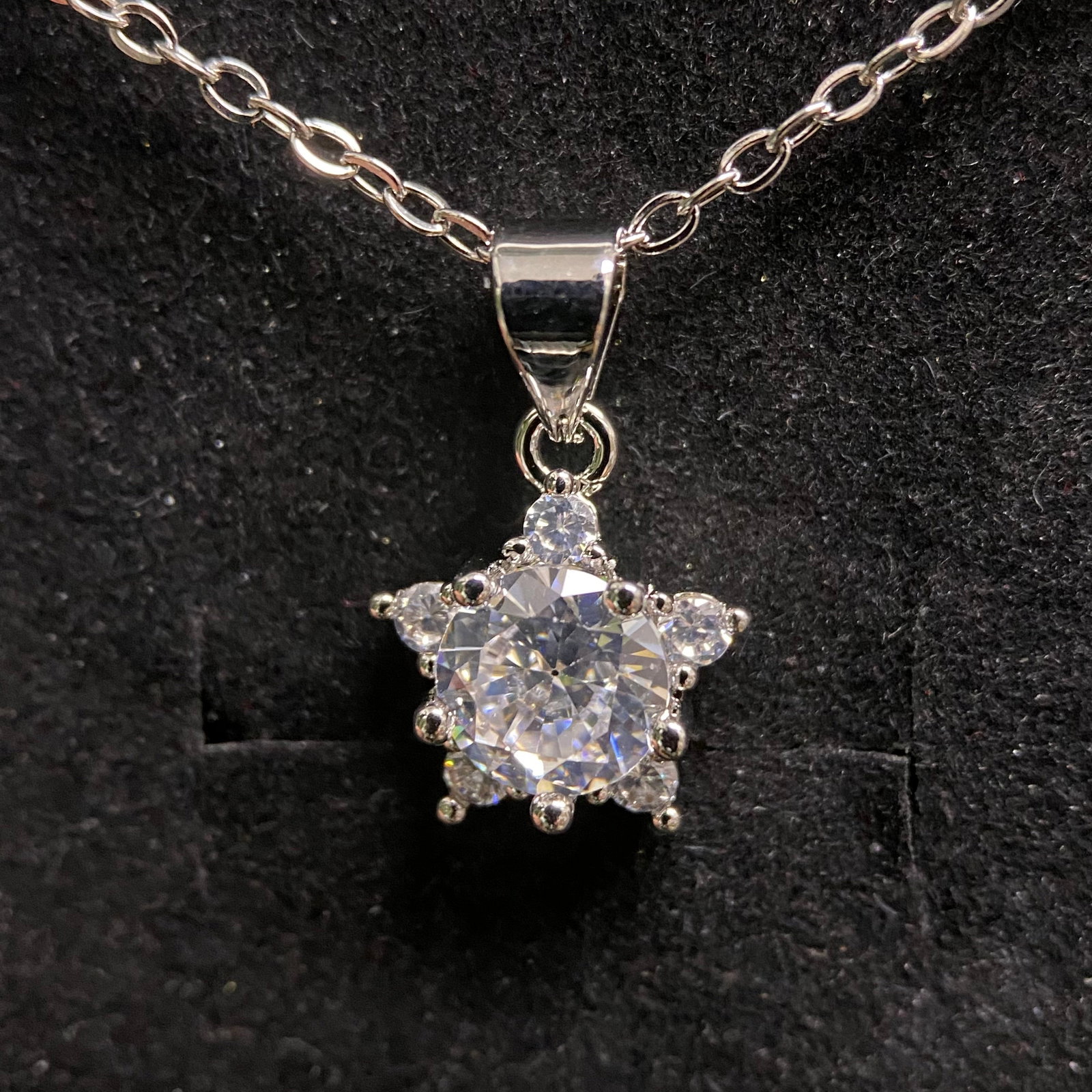 1.0ct Round Moissanite Star Cluster Pendant, 925: Add a touch of celestial wonder to your collection with this captivating round brilliant-cut moissanite star cluster pendant necklace. Expertly fashioned from high-quality 925 sterling silver, the pie