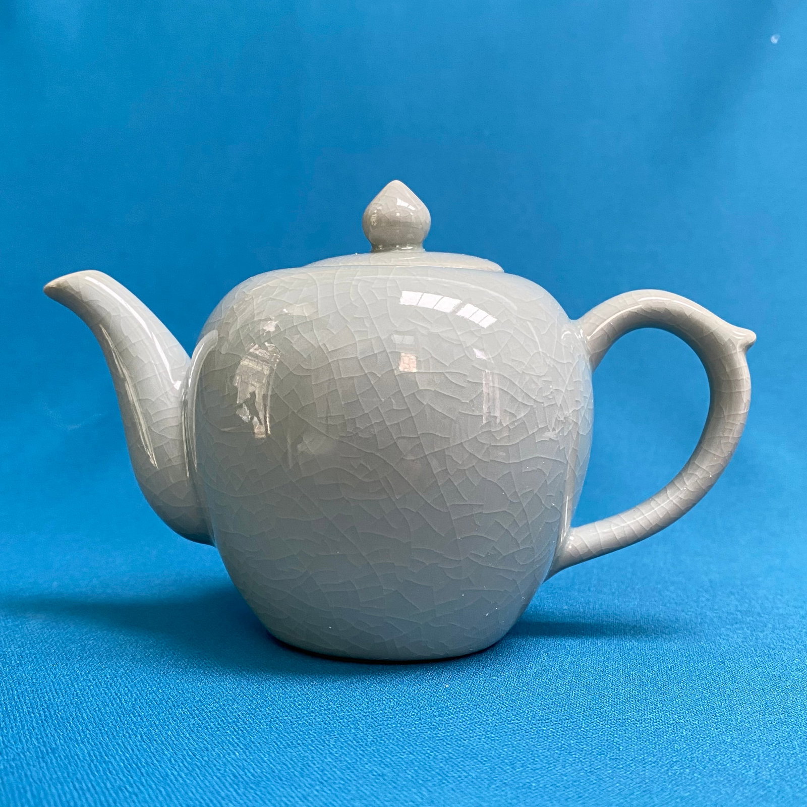 Antique-Style Chinese Song-Guan Type Celadon Crackle-Glazed Teapot (1 of 6)